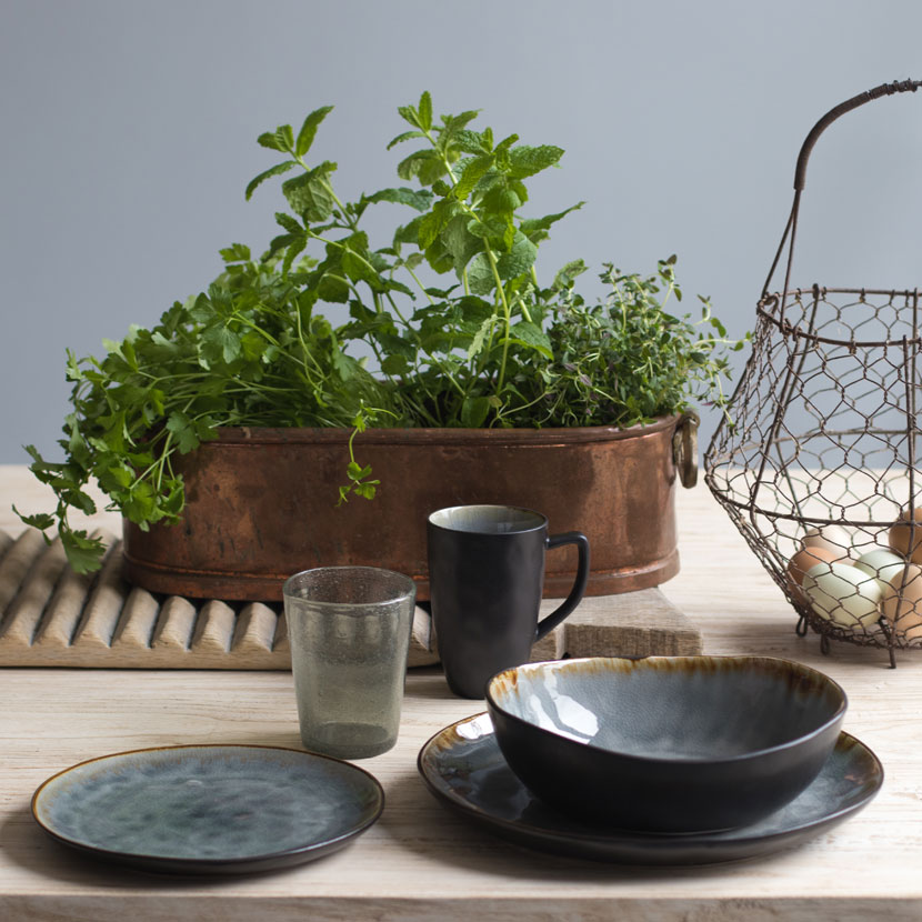 dinner table ware | crockery with grey crackle glaze