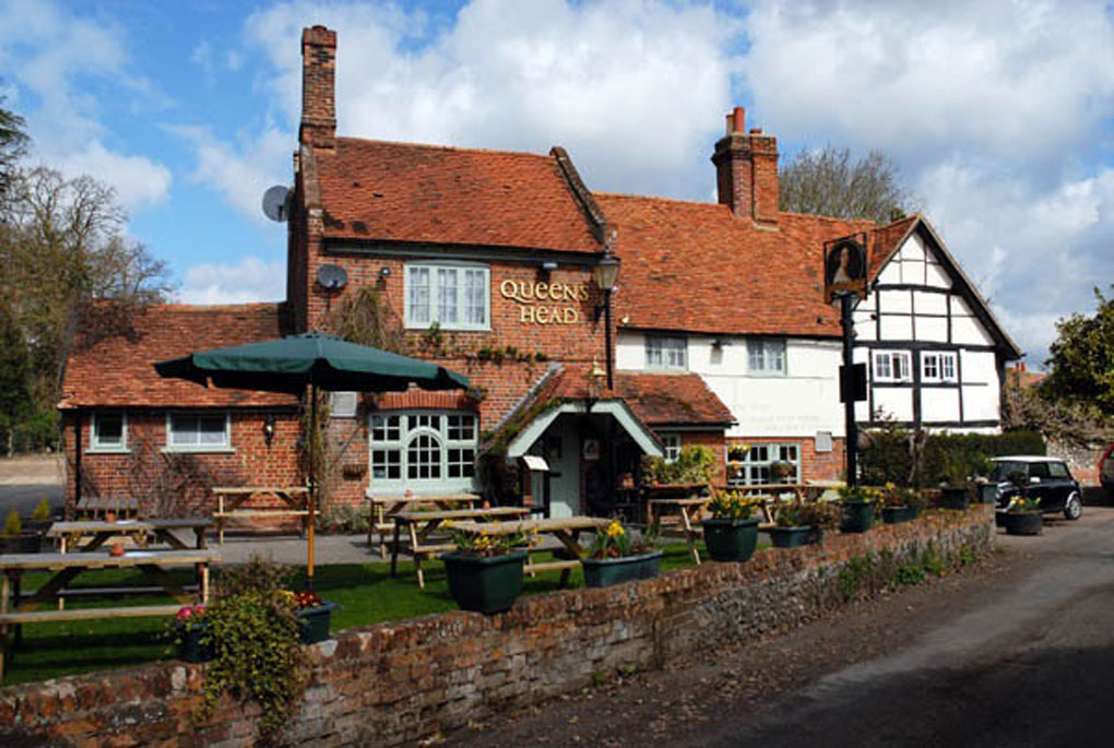 Queens Head Pub exterior image