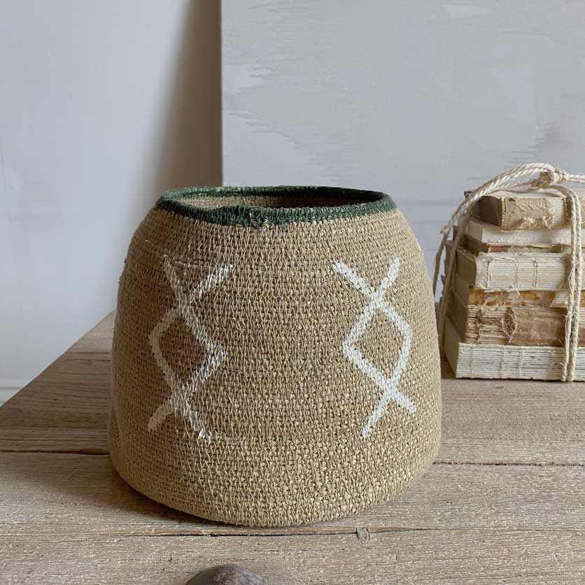Woven patterned basket |neutral