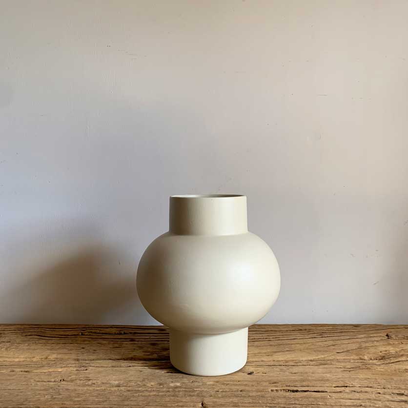 Handcrafted-African-pottery-collection-White-Blub-Vase-a