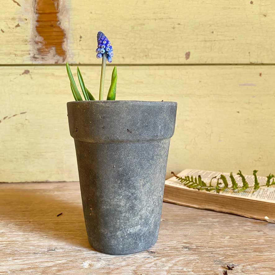 Terracotta pot aged black | Small