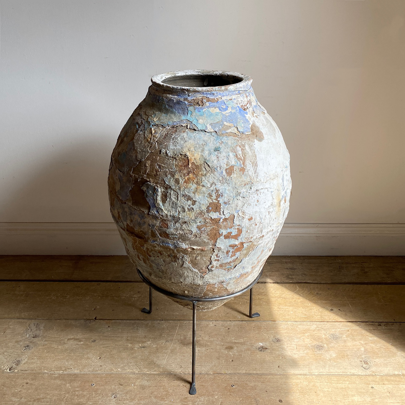 Antique Mediterranean Urn | Artemis