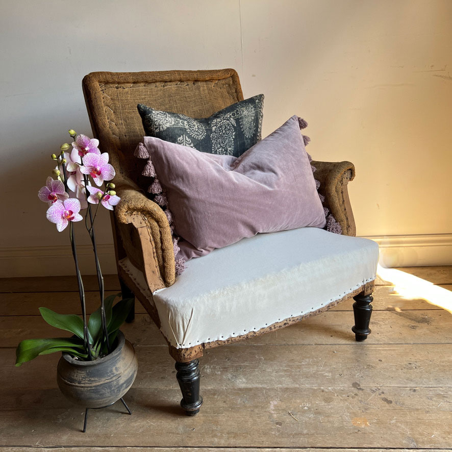 Velvet Cushion With Tassels | Lilac