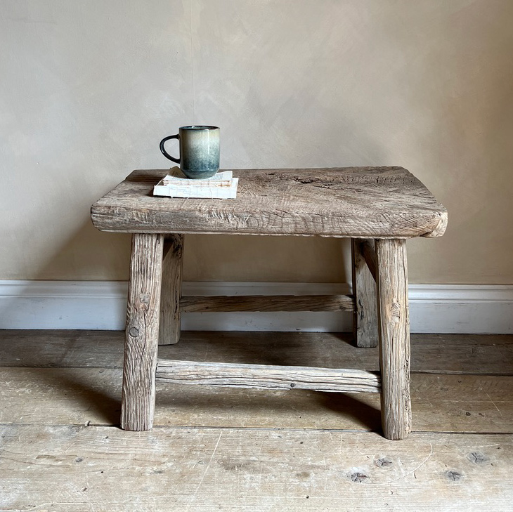 Rustic side table | Fingest