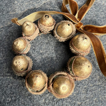 Acorn Ring Decoration | Velvet Bow