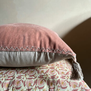Velvet Cushion With Tassels | Pink