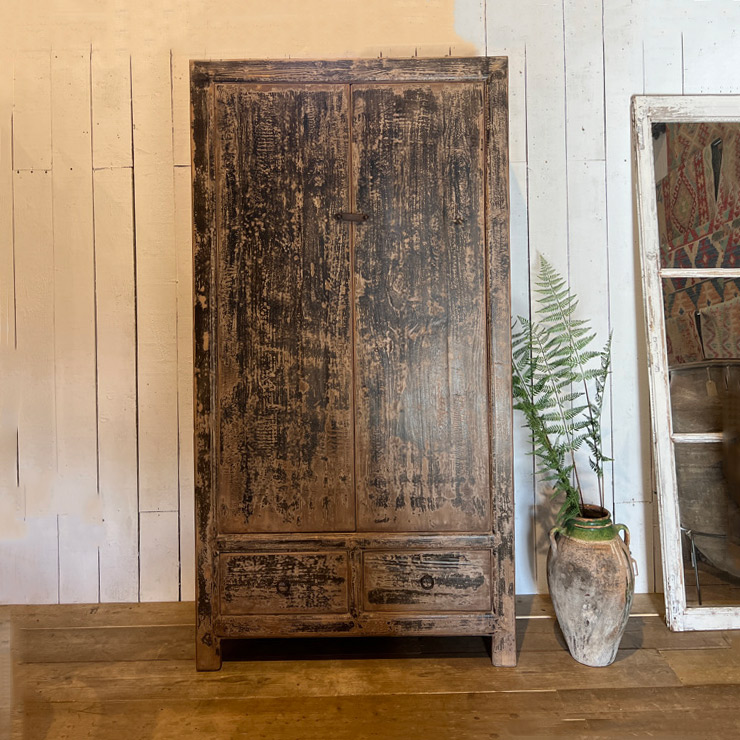 Distress paint wardrobe | Marlory