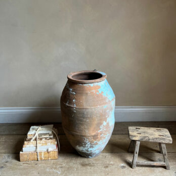 Mediterranean antique urn | Angelo