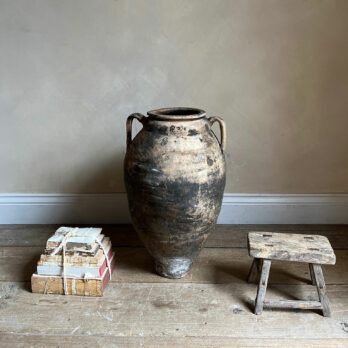 Mediterranean antique urn | Atlas