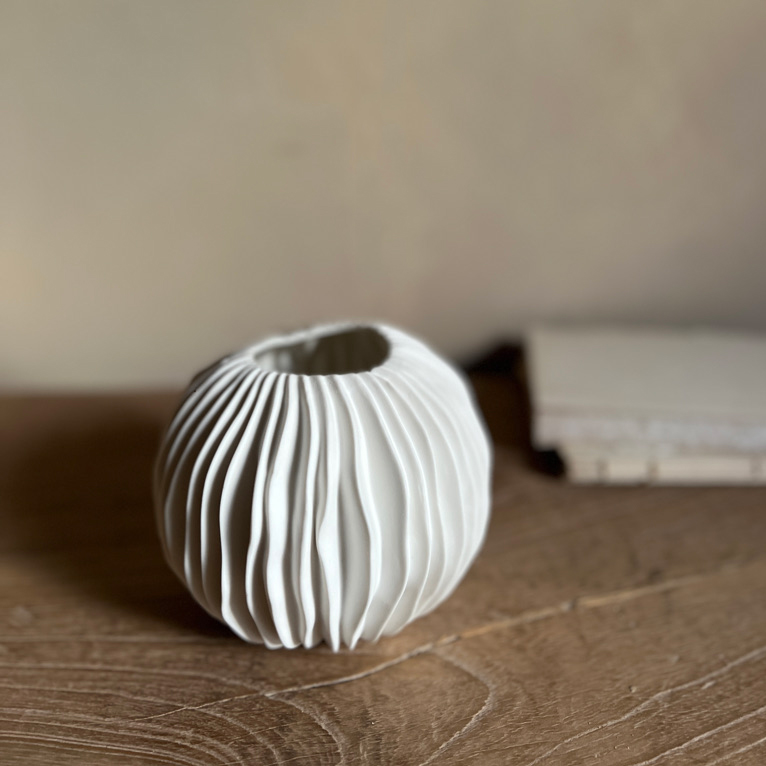 Norwegian Porcelain Vase | Coral Round