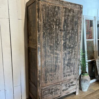 Distressed paint wardrobe | Marlory