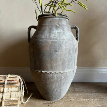 Mediterranean antique urn | Apollo
