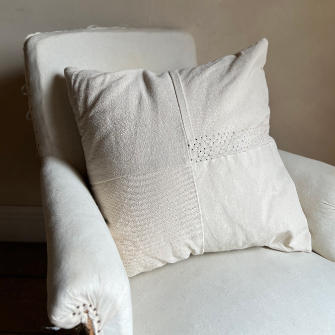 Ecru hand-stitched large cushion | Izmir