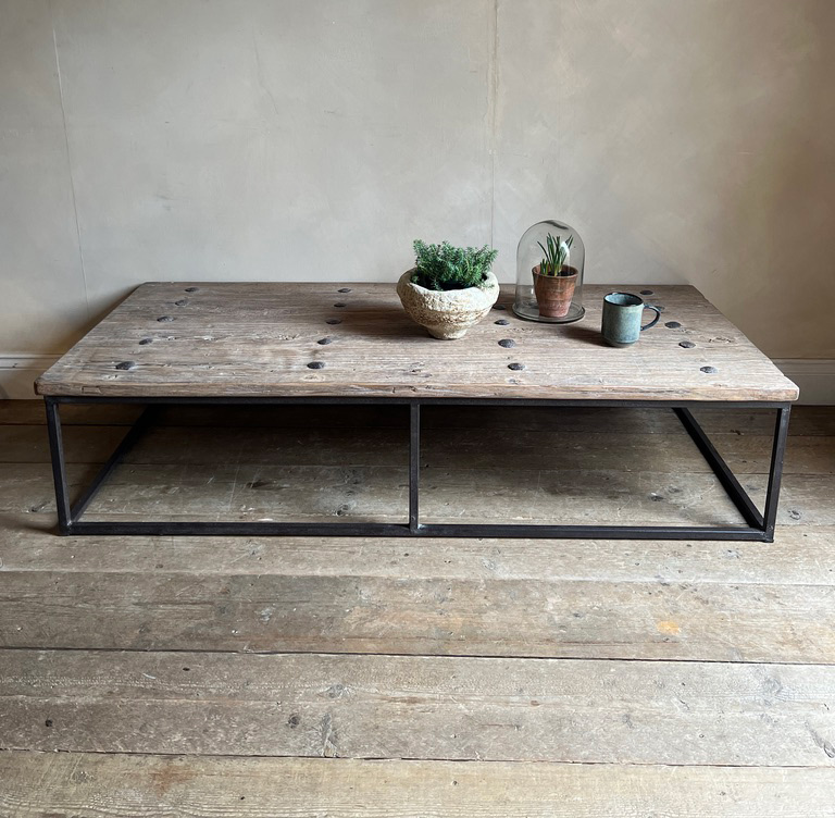 Antique coffee table | Marcia