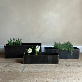 Distressed-metal-planter-group2