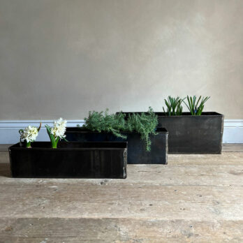 Distressed-metal-planter-group2
