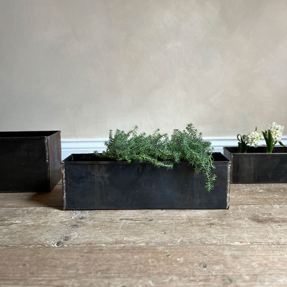 Distressed metal planter Medium