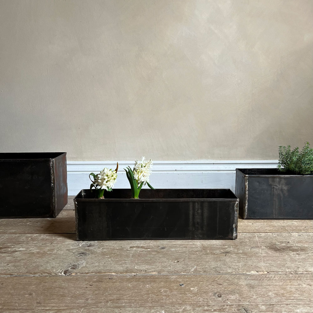 Distressed metal planter small
