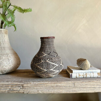 Natural woven palm vase | Jabari