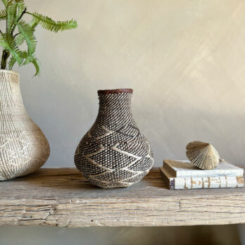 Natural woven palm vase | Jabari