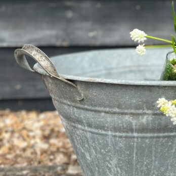MEDIUM VINTAGE GALVANISED TIN BATH | OVAL