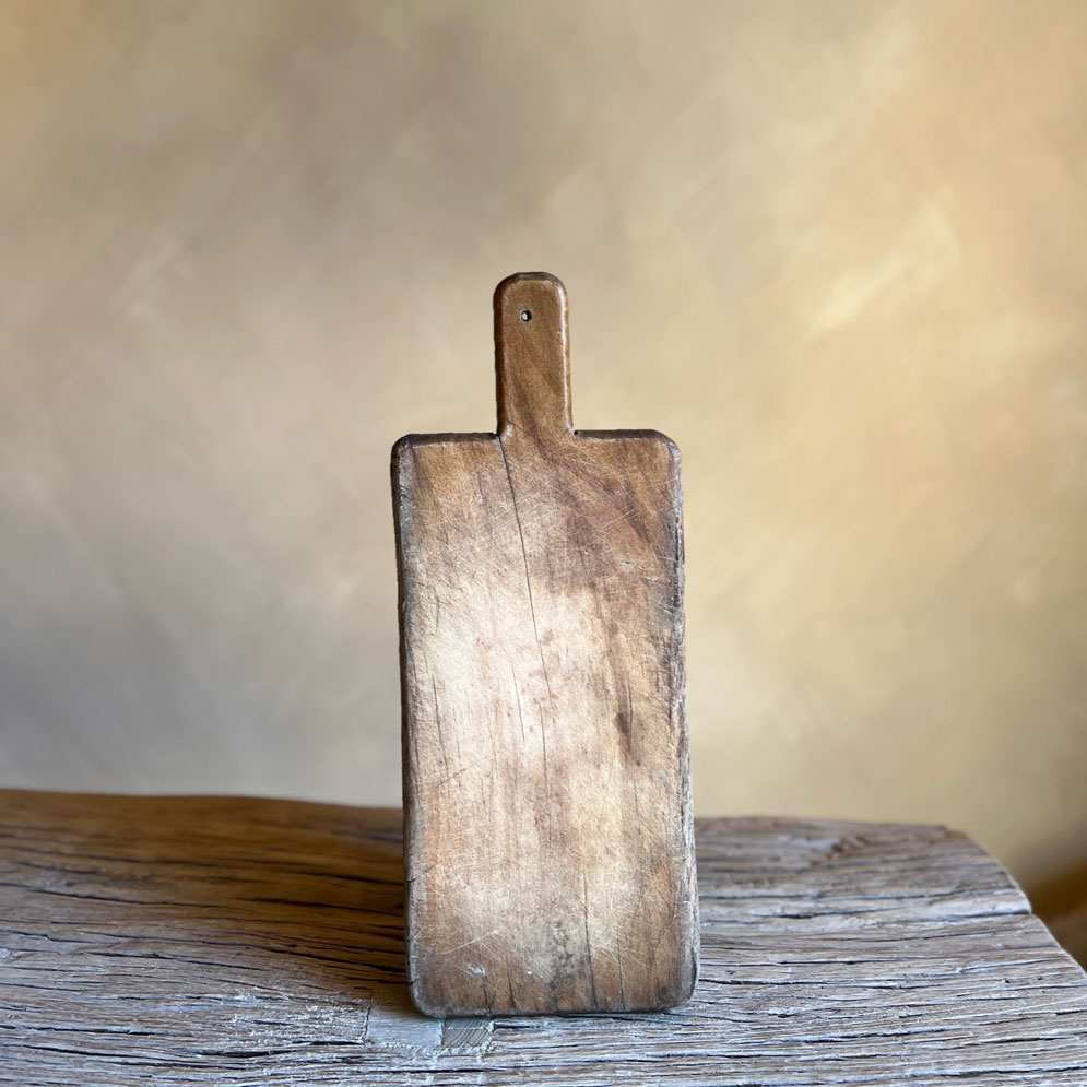 Vintage rustic breadboard | Camille