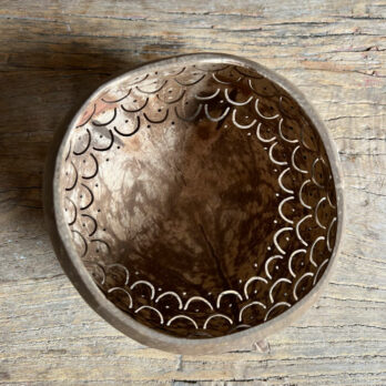 Coconut wood carved bowl | Aruba