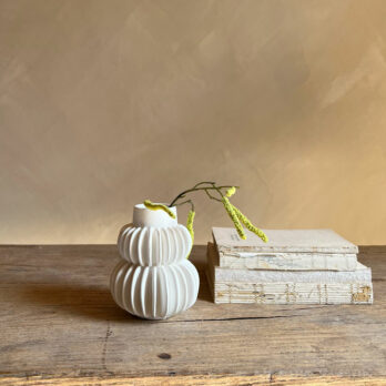 White stoneware bud vase | Gilda