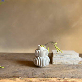 White stoneware bud vase | Gilda
