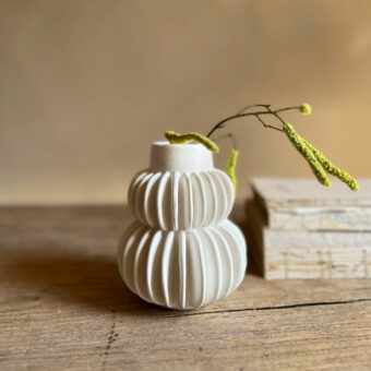 White stoneware bud vase | Gilda
