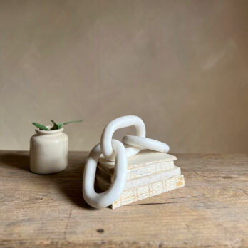 Marble chain decorative item