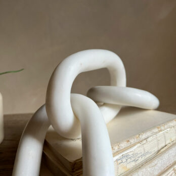 Marble chain decorative item