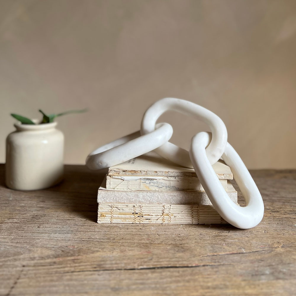 Marble chain decorative item