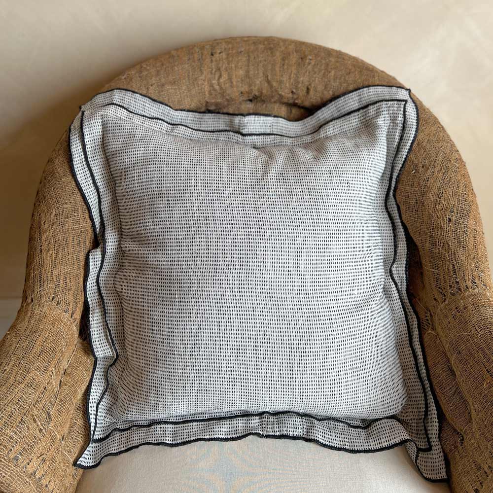 Neutral linen cushion | Salina