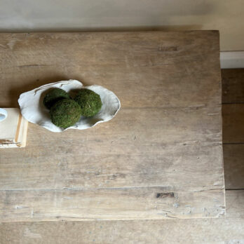 Antique rustic coffee table | Roman