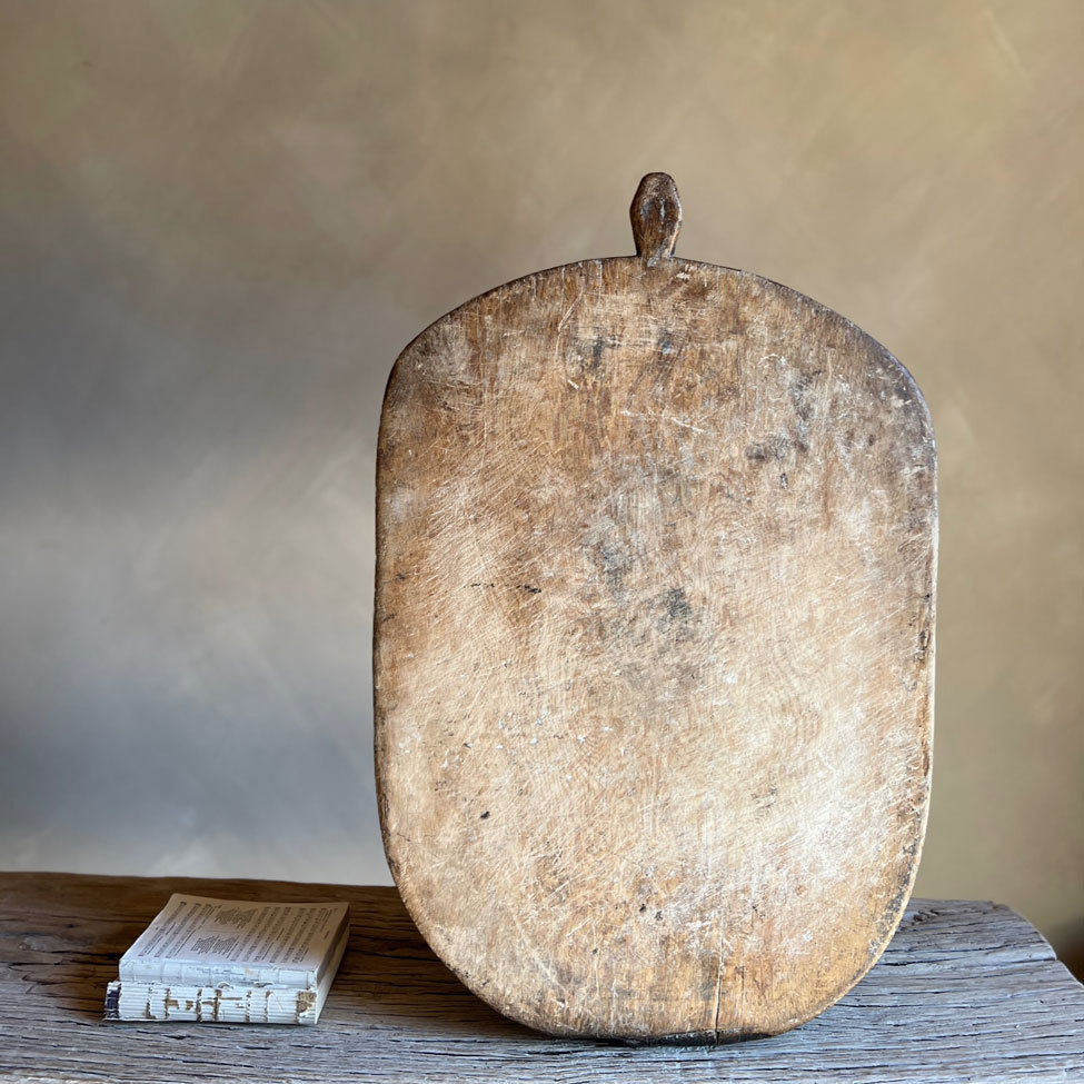 Vintage rustic breadboard | Sacha