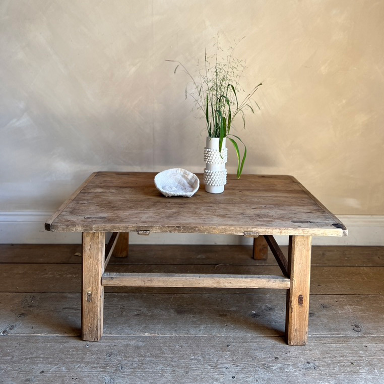 Antique Coffee Table | Aliena