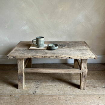 Antique coffee table Keida