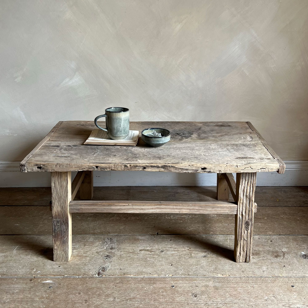 Antique coffee table Keida