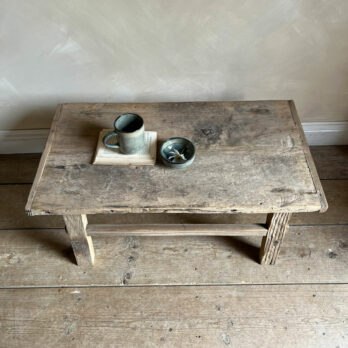 Antique coffee table Keida
