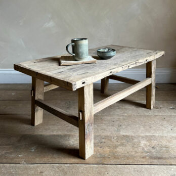 Antique coffee table Keida
