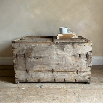 Antique merchant's trunk Loman