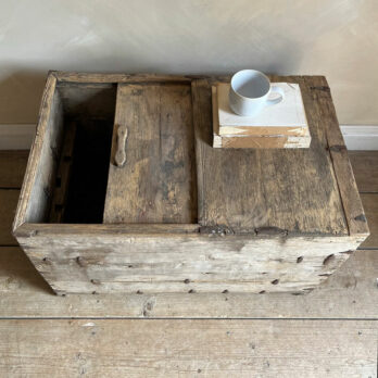 Antique merchant's trunk Loman