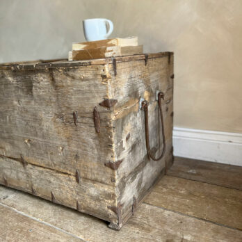 Antique merchant's trunk Loman