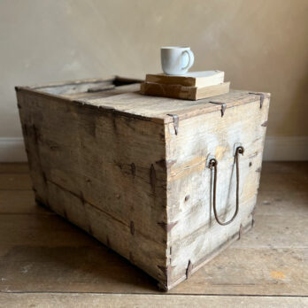Antique merchant's trunk Loman