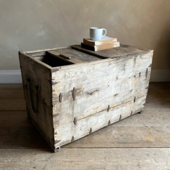 Antique merchant's trunk Loman