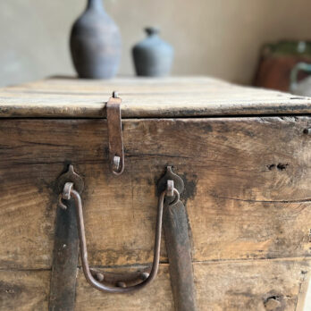 Antique merchant's trunk | Lucas