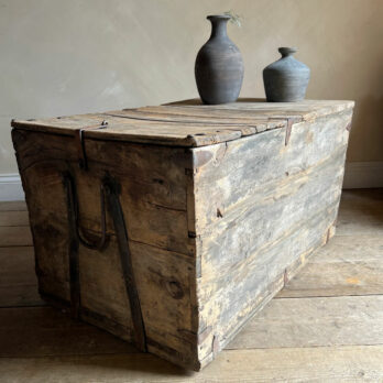 Antique merchant's trunk | Lucas