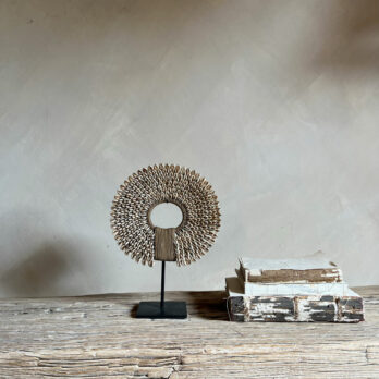 Beaded shell circle on stand S