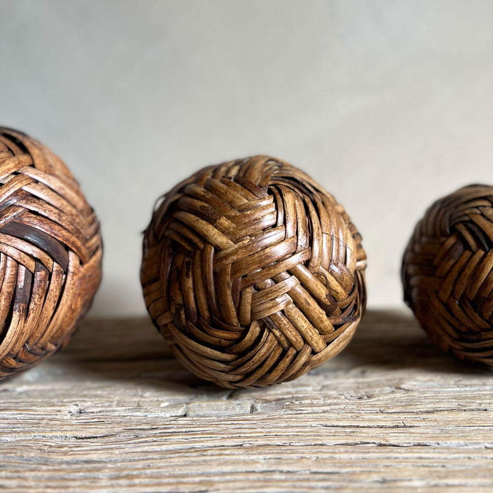 Woven willow sphere medium